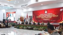 Prabowo Subianto bersama Gibran Rakabuming Raka saat enghadiri penetapan presiden dan wakil presiden terpilih di Komisi Pemilihan Umum (KPU) RI di Jakarta, Rabu (24/4/2024). (Dok. Tim Media Prabwo-Gibran)