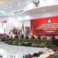 Prabowo Subianto bersama Gibran Rakabuming Raka saat enghadiri penetapan presiden dan wakil presiden terpilih di Komisi Pemilihan Umum (KPU) RI di Jakarta, Rabu (24/4/2024). (Dok. Tim Media Prabwo-Gibran)