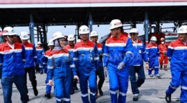 Komisaris Utama Simon Aloysius Mantiri dan Dirut Pertamina Nicke Widyawati melakukan pengecekan energi, memastikan keamanan pasokan Hari Raya Iduladha 2024. (Dok. Pertamina.com)