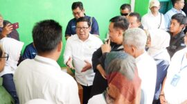 Kepala Bapanas Arief Prasetyo Adi bersama Anggota Ombudsman RI Yeka Hendra Fatika di Kantor Kecamatan Kasihan, Bantul, Daerah Istimewa Yogyakarta (DIY). (Dok. Tim Komunikasi Bapanas)