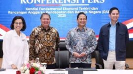 Menko Perekonomian Airlangga Hartarto dan Menkeu Sri Mulyani bersama Tim Gugus Tugas Sinkronisasi Pemerintahan Prabowo-Gibran, Thomas Djiwandono dan Budisatrio Djiwandono. (Instagram.com @smindrawati)