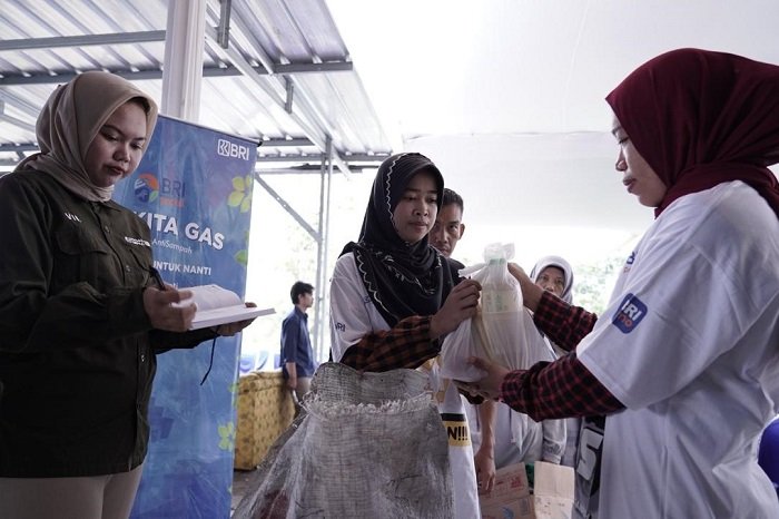 BRI mendapatkan penghargaan Platinum dalam ajang Bisnis Indonesia Corporate Social Responsibility Awards (BISRA) 2024 untuk program unggulan yaitu “Yok Kita GAS – Gerakan Anti Sampah”. (Dok. BRI)