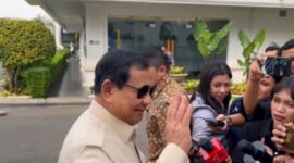 Melaporkan hasil kunjungan kerjanya selama sepekan di Eropa, Menteri Pertahanan RI Prabowo Subianto bertemu Presiden Jokowi di Istana Negara, Jumat (2/8/2024). (Dok. Tim Media Prabowo)