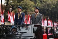 Joko Widodo (Jokowi) dan presiden terpilih Prabowo Subianto tampil kompak di Apel Pengamanan Pelantikan Presiden dan Wakil Presiden. (Dok. Tim Media Prabowo Subianto)