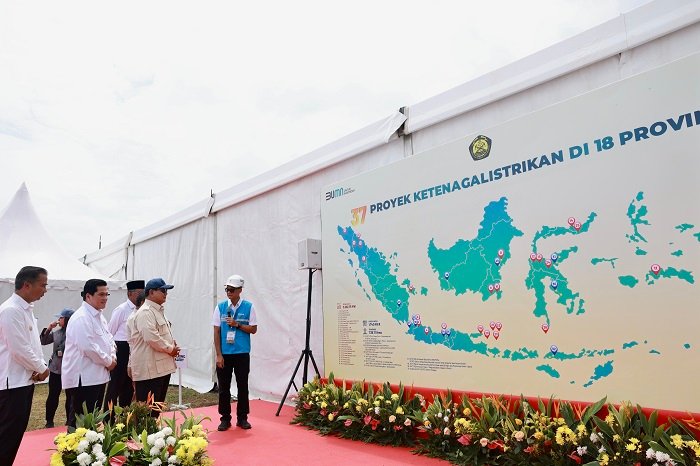 Presiden RI Prabowo Subianto saat meresmikan 37 proyek ketenagalistrikan nasional yang tersebar di 18 provinsi. (Dok. Tim Media Prabowo)