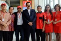 Pengusaha Minyak Mohammad Riza Chalid (Tengah) ditetapkan sebagai tersangka oleh Kejaksaan Agung RI Dalam kasus dugaan korupsi tata kelola minyak mentah dan produk kilang pada PT Pertamina. (Facebook.com @Mohammad Riza Chalid)