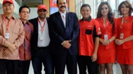 Pengusaha Minyak Mohammad Riza Chalid (Tengah) ditetapkan sebagai tersangka oleh Kejaksaan Agung RI Dalam kasus dugaan korupsi tata kelola minyak mentah dan produk kilang pada PT Pertamina. (Facebook.com @Mohammad Riza Chalid)