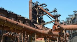 Pabrik smelter nikel berhenti produksi, memberi sinyal risiko besar pada hilirisasi nasional. (Pixabay.com/ferdinandkozeluh0)