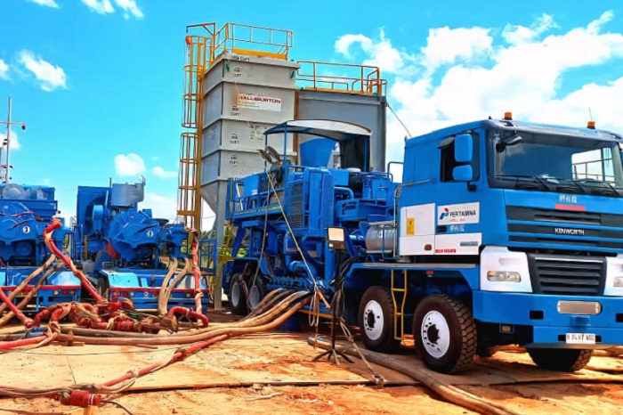 PertaGuar, fluida fracturing karya anak bangsa, resmi debut di lapangan migas Pertamina Drilling. (Dok. Pertamina Drilling)

