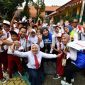 Relawan Pertamina mengajar kreatif di ruang kelas, membangkitkan semangat belajar siswa. (Dok. Pertamina Energi)

